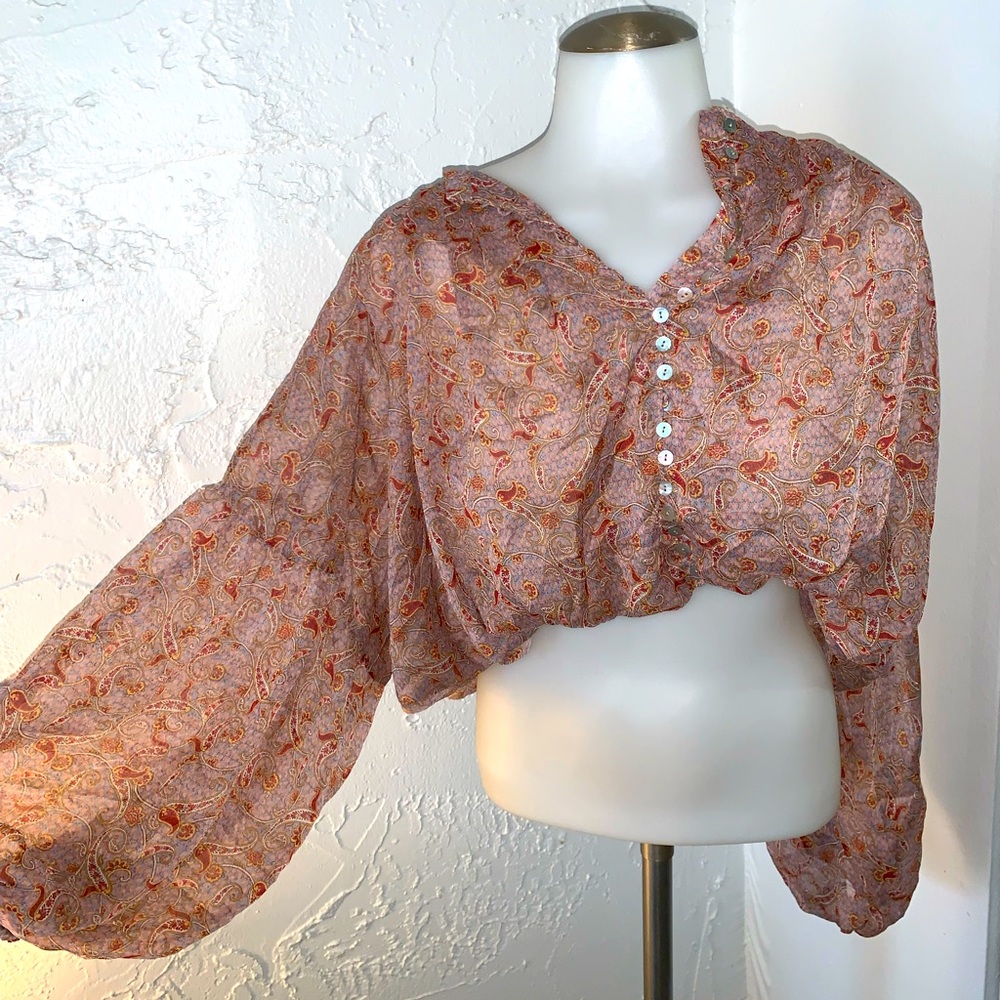 Puffer sleeved paisley cropped ZARA blouse. NEW